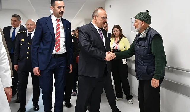 Ankara'da Vali Canbolat'tan bayramda hastane ziyareti