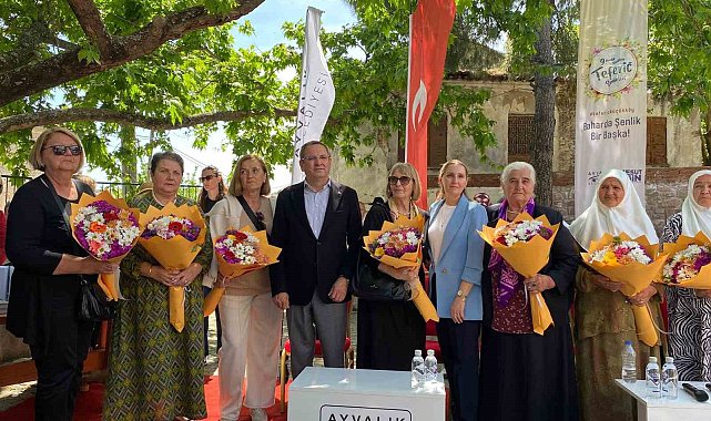 Anneler Günü'nde Srebrenitsa anneleri katliamı anlattı