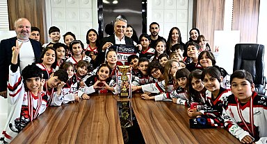 Antalya Muratpaşalı sporculardan Başkan Uysal'a ziyaret
