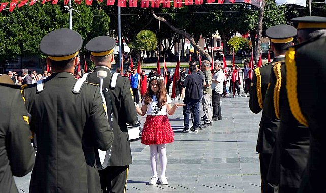 Antalya'da 19 Mayıs coşkusu çelenk töreniyle başladı
