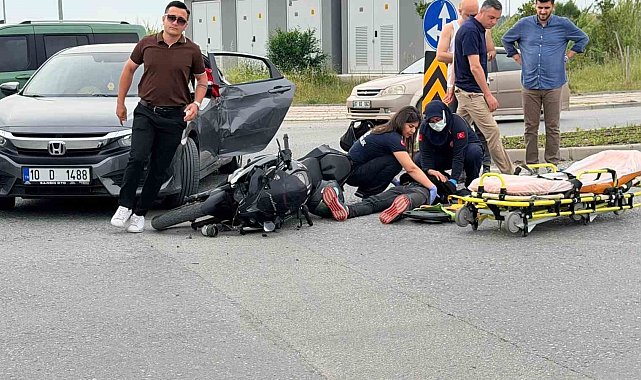 Antalya'da otomobil ile motosiklet çarpıştı: 1'i bebek 2 yaralı