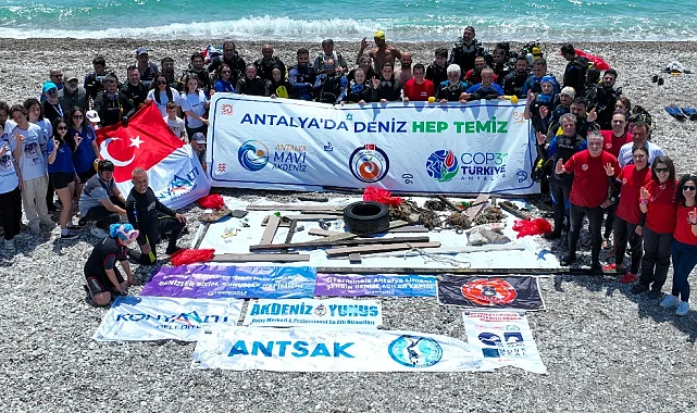 Antalya'da denizden 20 ton atık çıkarıldı