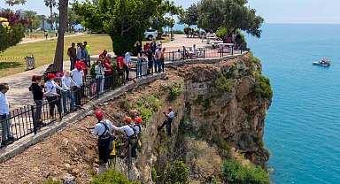 Antalya'da falezlere nefes aldıran temizlik