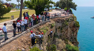 Antalya'da falezlere nefes aldıran temizlik
