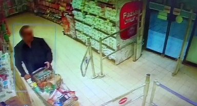 Arnavutköy'de 10 bin TL'lik market hırsızlığı kamerada