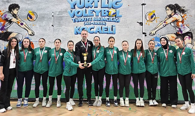 Artvin'den voleybol 'da tarihi başarı