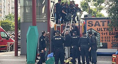 Asansör boşluğunda sıkışan genç hayatını kaybetti