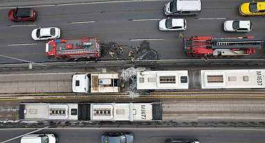 Avcılar'da metrobüste yangın: Dumanlar yükseldi, yolcular tahliye edildi