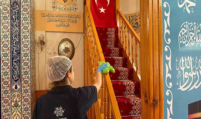 Aydın Büyükşehir Belediyesi'nden bayram öncesi camilerde temizlik