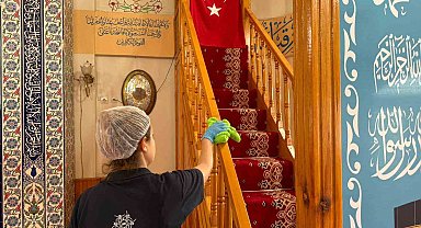 Aydın Büyükşehir Belediyesi'nden bayram öncesi camilerde temizlik