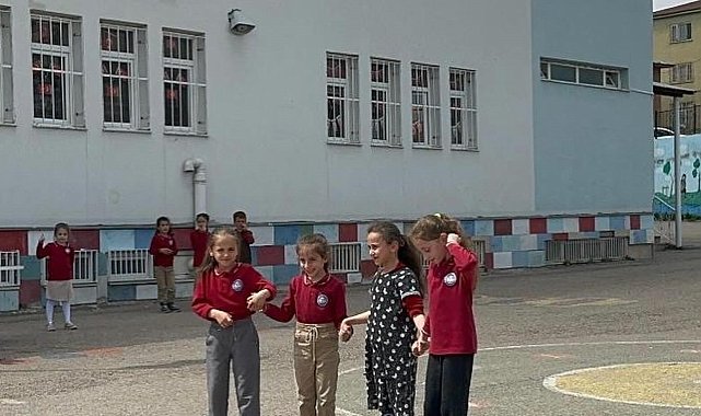 Aydıntepe'de öğrenciler yardımlaşmayı oyunla öğrendi