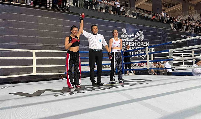 Bağcılar Belediyesi personeli Emine Arslan, Kick Boks Dünya Kupası Şampiyonu oldu