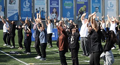 Bağcılar'da çocuklar ve yetişkinler zumba etkinliğinde bir araya geldi