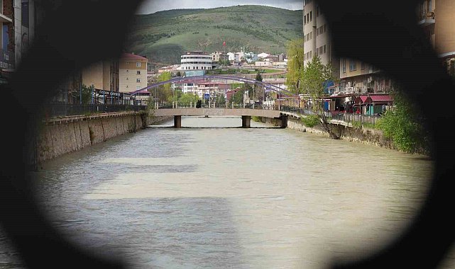 Bahar yağışları Çoruh Nehri'nin su seviyesini yükseltti