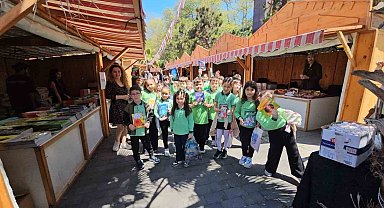 Bahçelievler İlköğretim Okulu öğrencileri kitap fuarında
