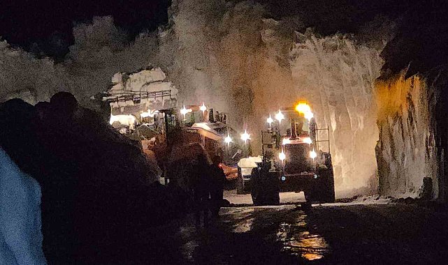Bahçesaray yolunda gece mesaisi