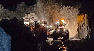 Bahçesaray yolunda gece mesaisi