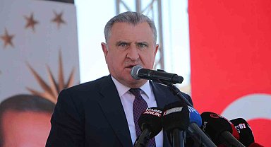 Bakan Bak: "Yüzme Bilmeyen Kalmasın projesi çerçevesinde bu zamana kadar yaklaşık 12 milyon insanımıza yüzme öğrettik"