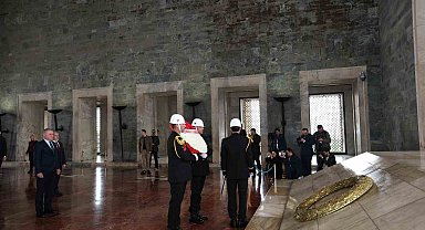 Bakan Bak'tan Anıtkabir'e ziyaret