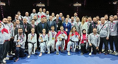Bakan Bak'tan milli taekwondocular için tebrik