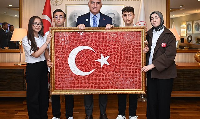 Bakan Ersoy, 19 Mayıs'ta genç sanatçıları bakanlıkta ağırladı