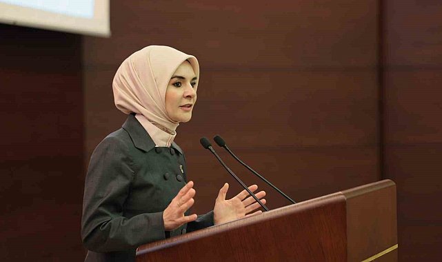 Bakan Göktaş: "Yaşlılık alanındaki çalışmalarımızı, geleceğin Türkiye'sini hazırlayan stratejik bir politika alanı olarak ele alıyoruz"