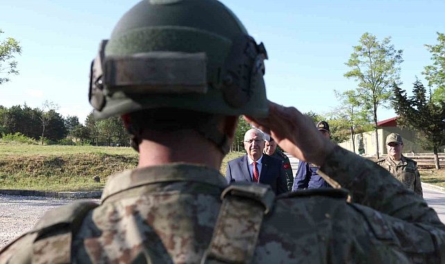 Bakan Güler, Edirne'de Mehmetçikle bayramlaştı