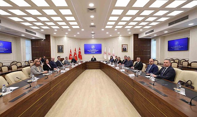 Bakan Işıkhan: "Dönüşümü yöneten, çalışanı koruyan ve insan odaklı bir yaklaşımı merkeze alan politikalar geliştirmek zorundayız"