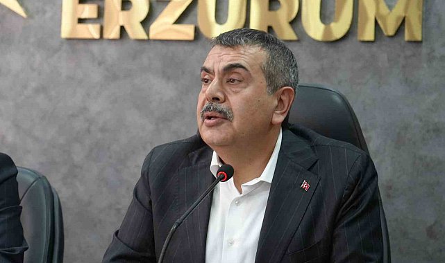 Bakan Tekin'den Özgür Özel'e: "3-5 tane partiliyi, yol arkadaşını ikna edemeyen bir genel başkan, bütün bu süreçten Cumhurbaşkanımızı sorumlu tutmaya çalışıyor"