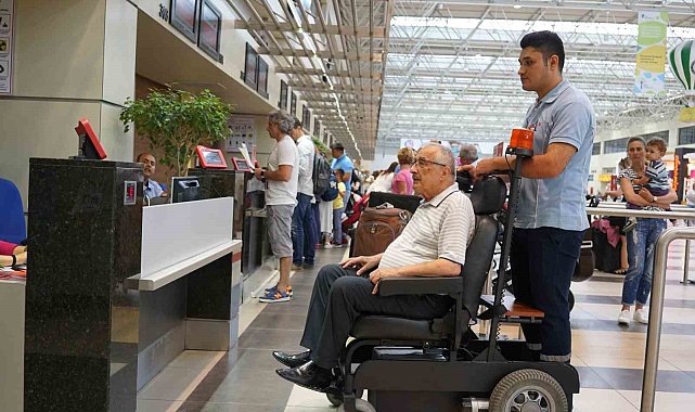 Bakan Uraloğlu: "Demiryolunda 2017 yılından bu yana yaklaşık 9 milyon engelli yolcumuza ücretsiz hizmet verdik"