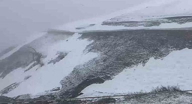 Balıyla dünyaca ünlü Anzer Yaylası'nda kar sürprizi