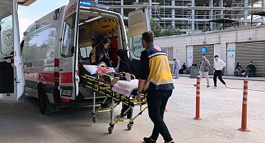 Balkonda başına mermer düşen çocuk ağır yaralandı