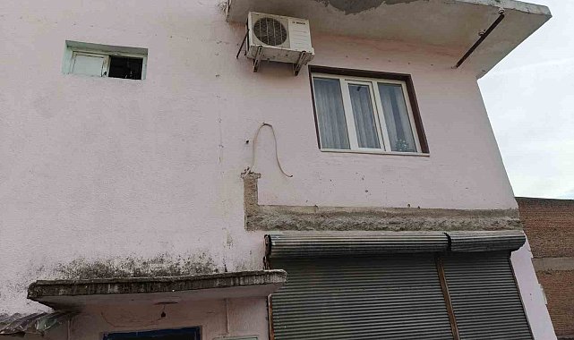 Balkonu çöken bina mühürlendi