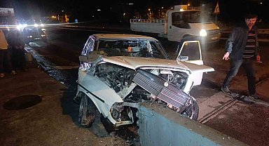 Bariyerlere çarpan otomobil sürücüsü kazanın ardından firar etti