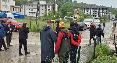 Bartın'da 5 yol, 15 ev ve iş yerinde su baskını yaşandı, mahsur kalan 32 kişi kurtarıldı