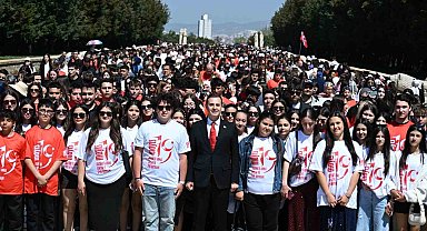 Başkan Akın ve 1071 Balıkesirli genç Anıtkabir'de