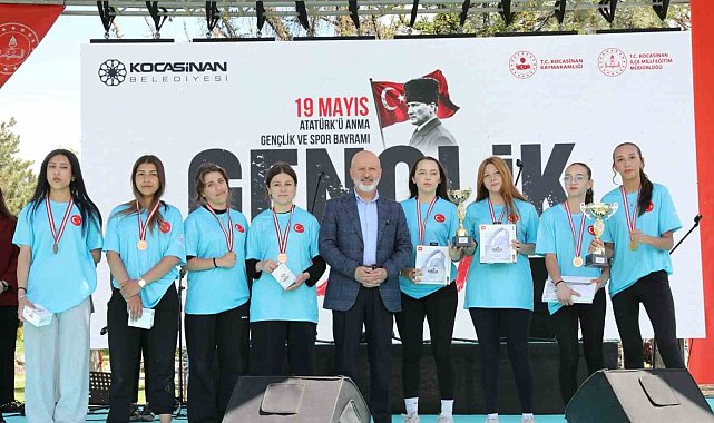 Başkan Çolakbayrakdar: "Gençler için çalışıyor, geleceğe yatırım yapıyoruz"