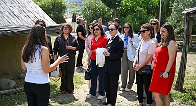 Başkan eşleri İzmir Bornova'da buluştu