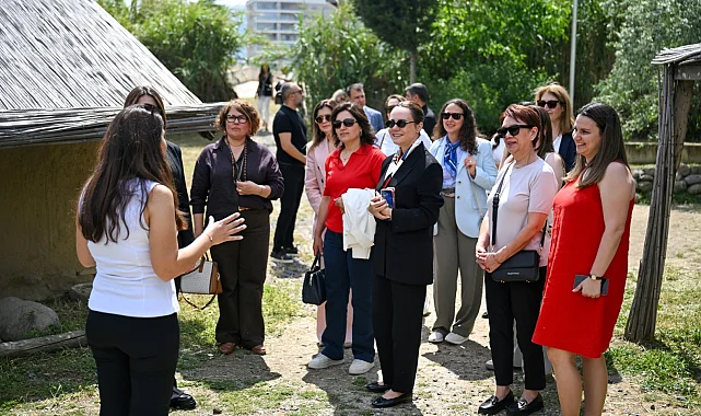 Başkan eşleri İzmir Bornova'da buluştu