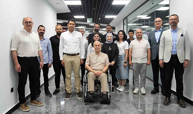 Başkan Özçelik personelle bayramlaştı
