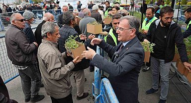 Başkan Özdoğan: "Ata tohumu fidelerimizi vatandaşımızla buluşturduk"
