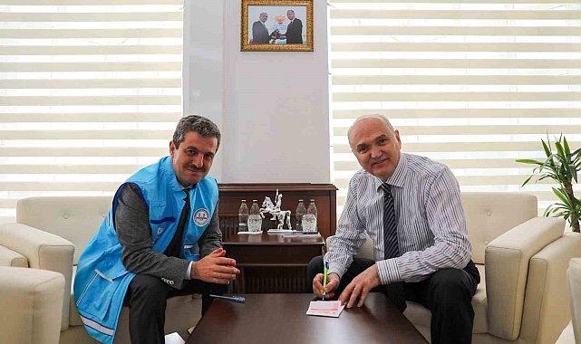 Başkan Özlü, kurbanını bağışladı