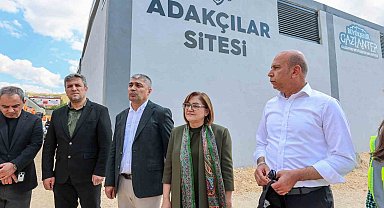 Başkan Şahin, Gazi Konut tarafından yapılan yeni Adakçılar Sitesi'ni inceledi