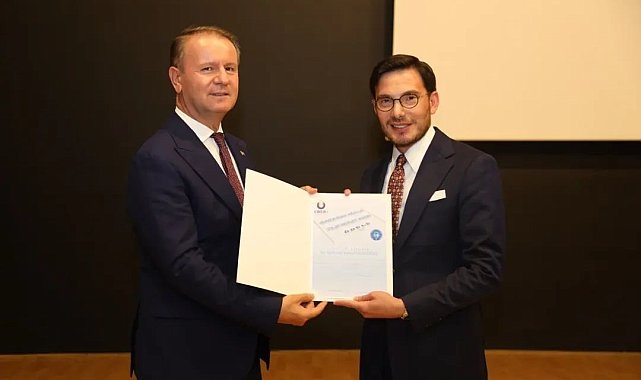 Başkan Yazıcıoğlu'na "Babadan Oğula Devlet Adamı" ödülü