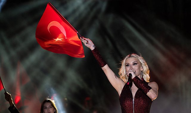 Başkent'te 19 Mayıs coşkusu: İrem Derici binlerce vatandaşla buluştu