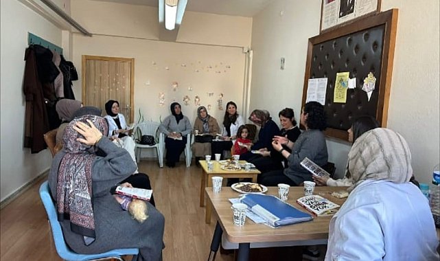 Başöğretmen İlkokulu'nda ailelerle kitap okuma etkinliği