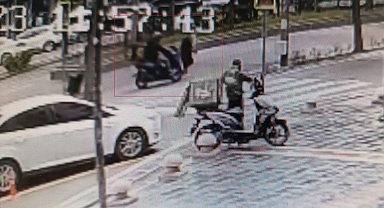 Batman'da motosikletin yayaya çarpma anı kamerada