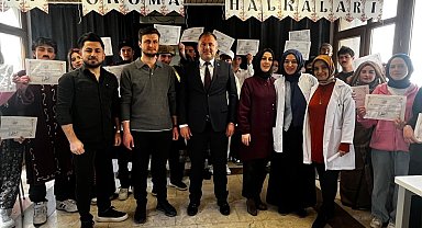 Bayburt Lisesi öğrencileri kitapları sahneye taşıdı