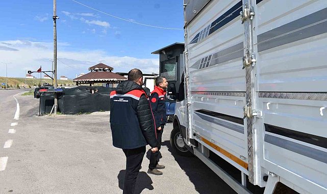 Bayburt'ta bayram öncesi hayvan sevkiyatlarına sıkı denetim