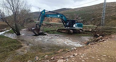 Bayburt'ta kar sularına karşı dere yataklarında önlem alındı
